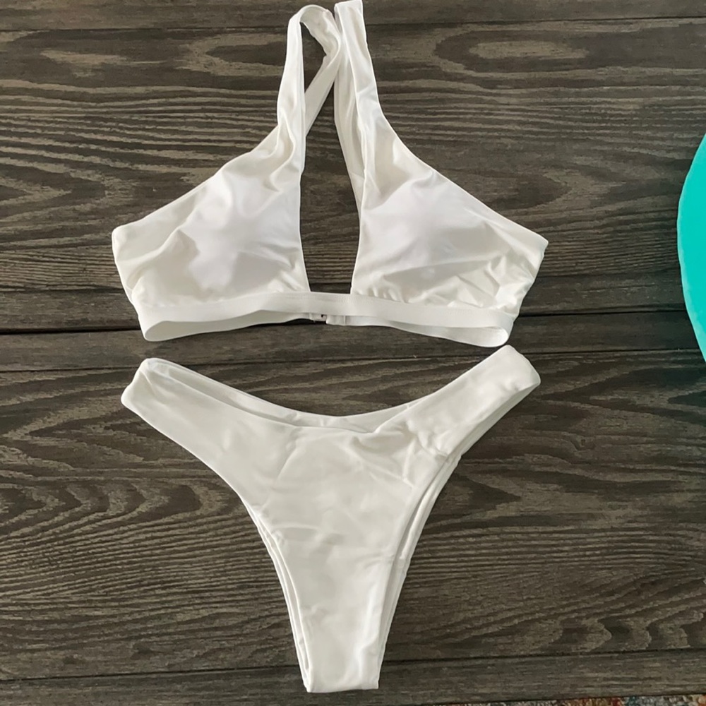NEW SHEIN bikini. White. Large